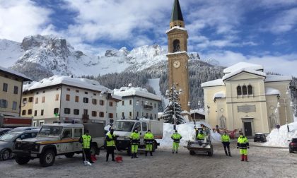 Volontari della Protezione Civile ANA a Comelico per l'emergenza neve e rischio valanghe