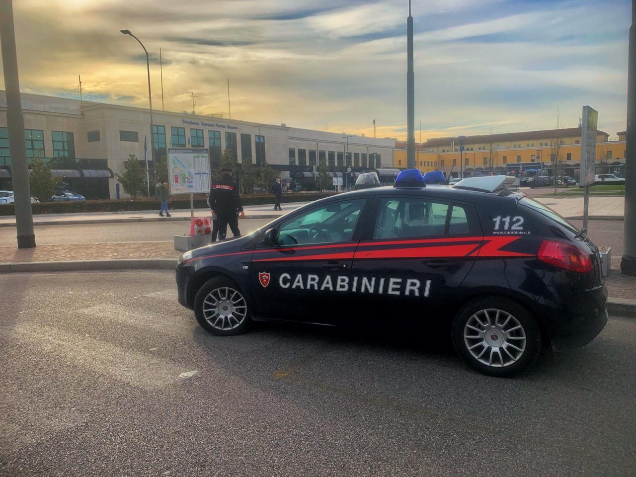Turista rapinato si ribella ma viene preso a schiaffi e minacciato con i cocci di bottiglia