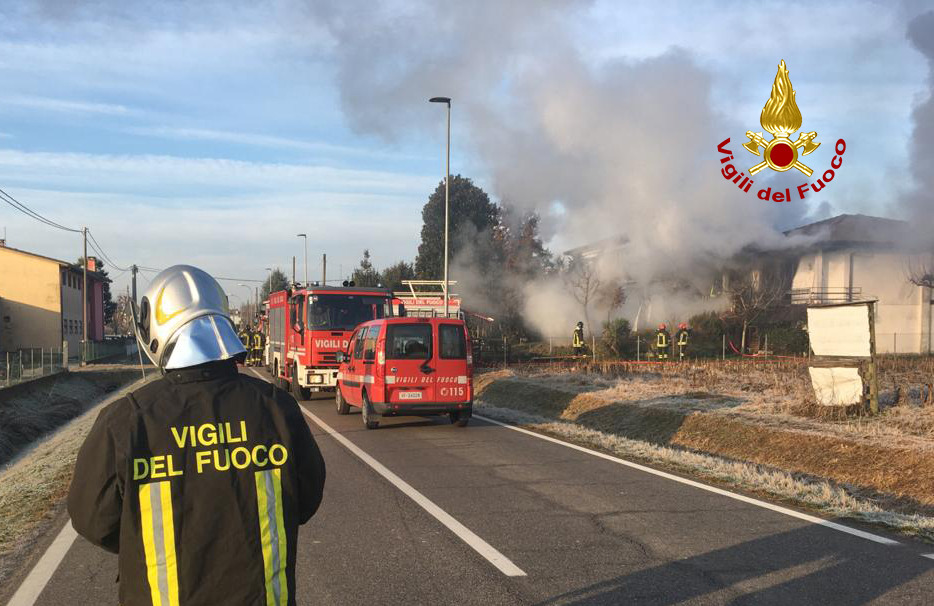 Forte esplosione e poi l’incendio in una casa nel padovano, morta una veronese