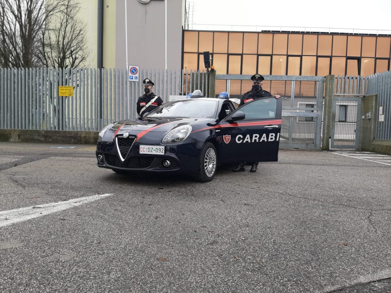 Tre giovani danneggiano alcune auto in sosta a Legnago