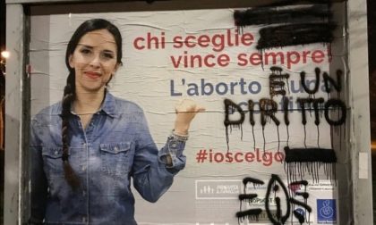 "Battaglia" a suon di correzioni sui cartelloni contro l'aborto