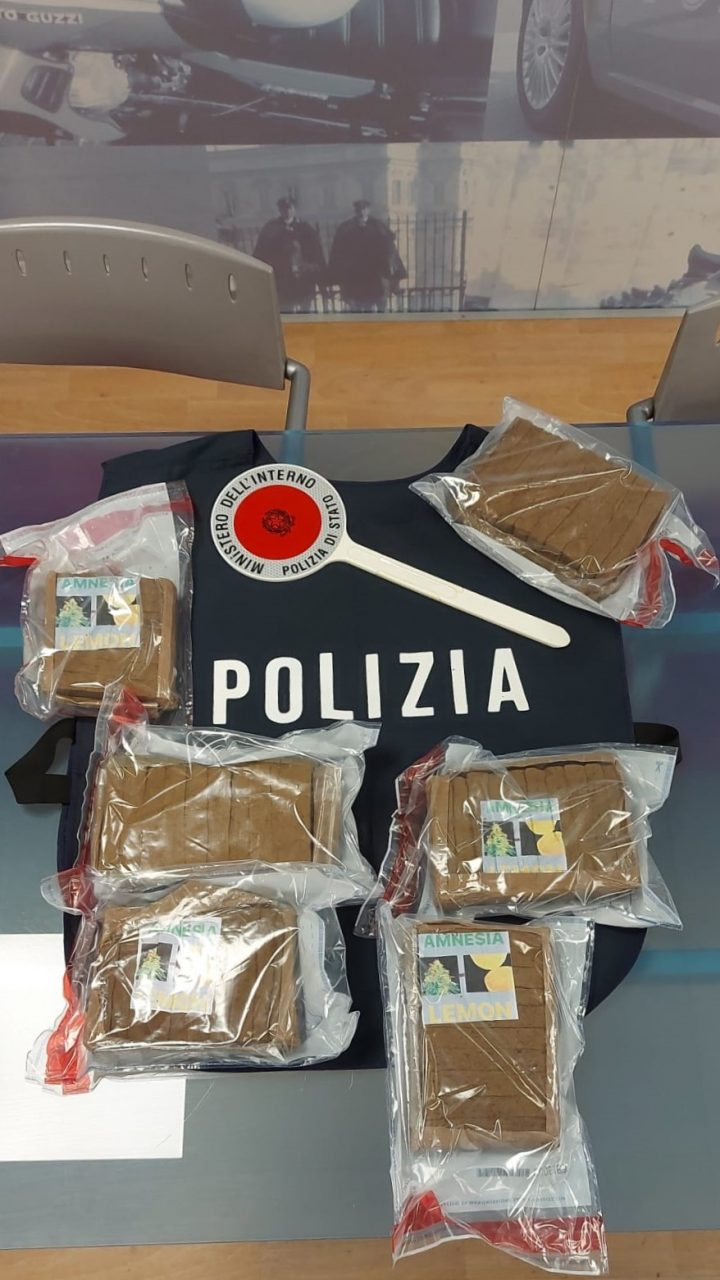 Sequestrati quasi 6 chili di super hashish “Amnesia”