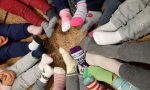 Giornata dei Calzini Spaiati: le foto dei piedini che celebrano tutte le diversità