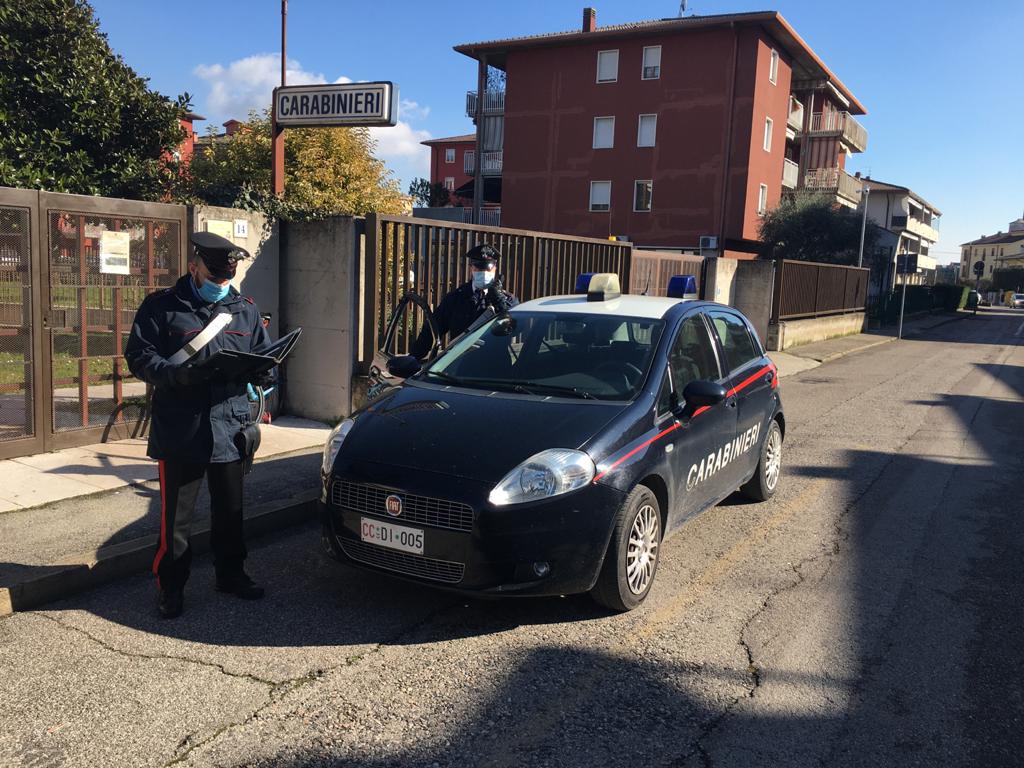 Sorpreso a rubare capi d’abbigliamento e una Play Station alle Corti Venete