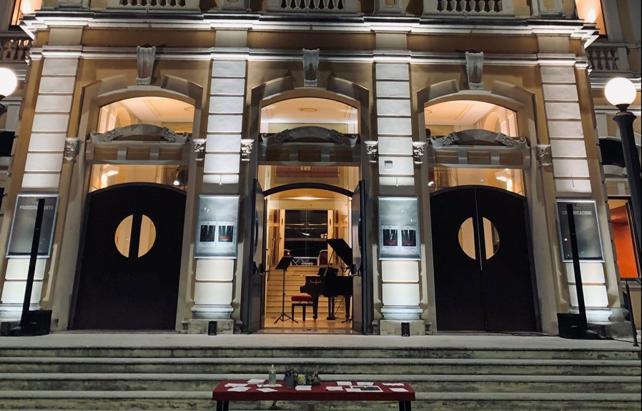 Il Teatro Salieri si accende contro la chiusura, Vinco: “Un segno molto forte”