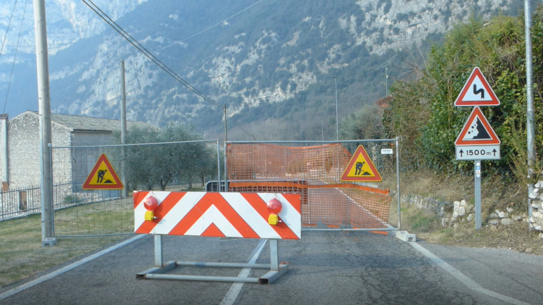 Caduta massi sulla Sp 11, domani inizieranno i primi interventi