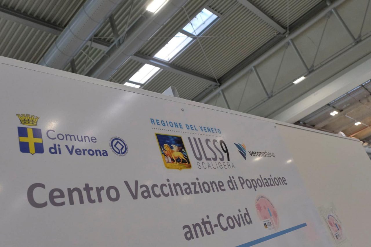 Vaccinazioni anti Covid: posticipate seconde dosi Pfizer dal 5 al 7 aprile