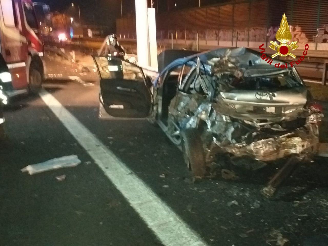 Tir tampona una vettura sull’A4 che viene sbalzata in tangenziale