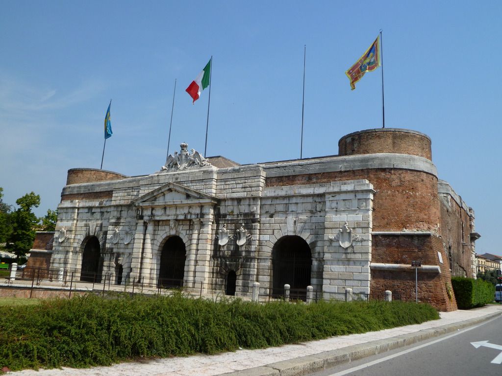 porta_nuova_prima_del_restauro