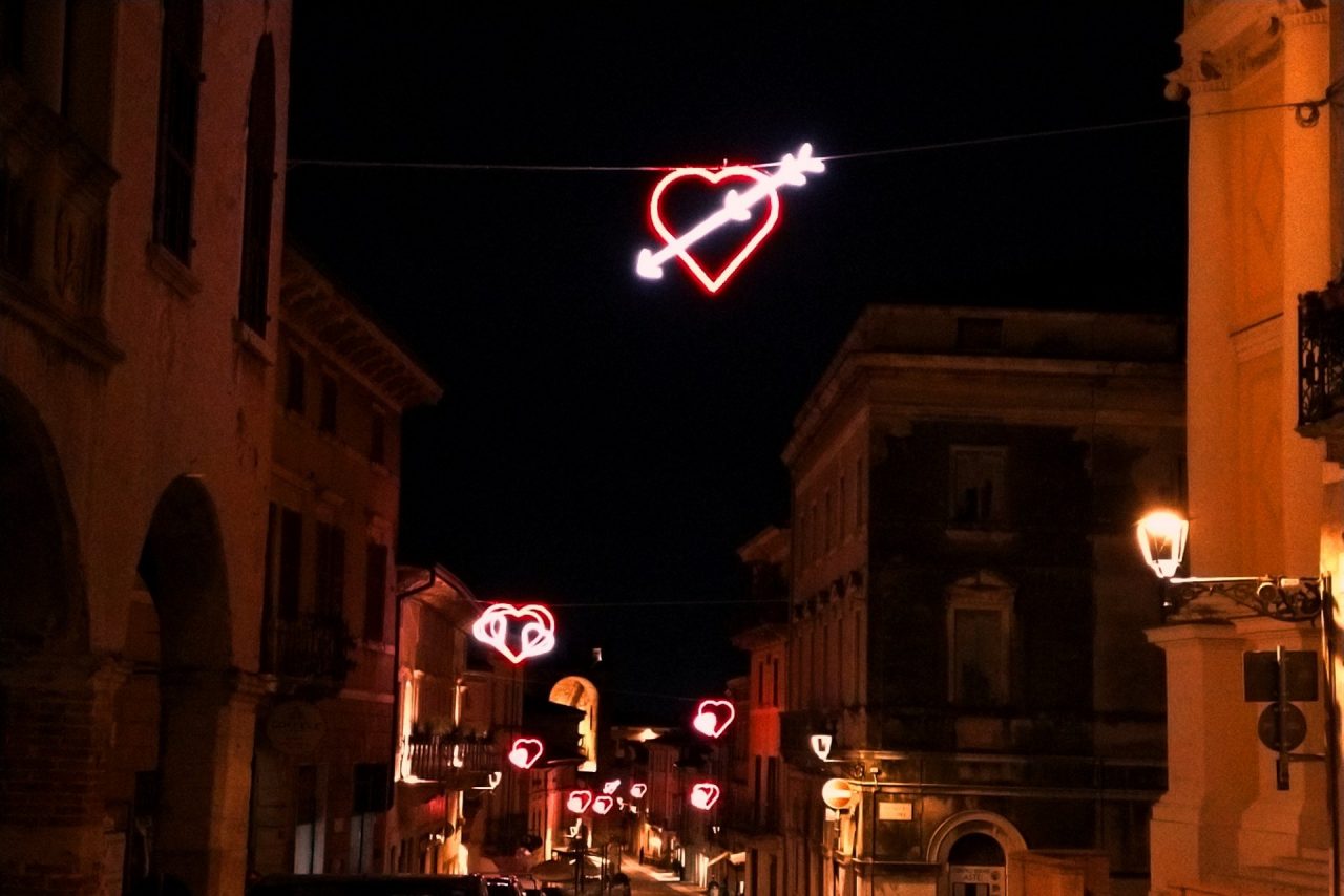 Nel weekend di San Valentino, Soave si illumina con i colori dell’amore