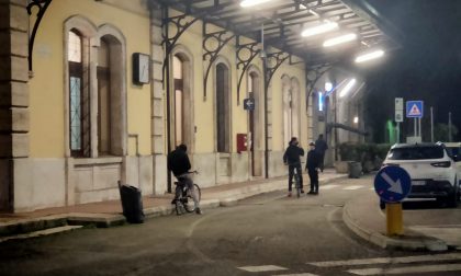 Assembramenti in stazione a Legnago in tarda sera, danni alle strutture e disturbo ai pendolari