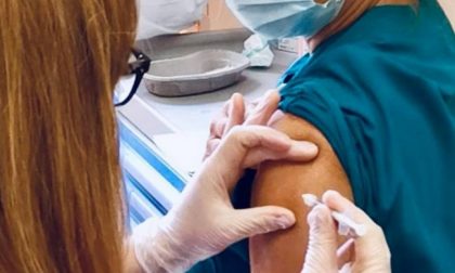 Prenotazione vaccinale in farmacia: protocollo d’intesa tra Regione, Federfarma e Assofarm