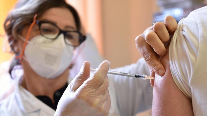 I veronesi non vogliono rovinarsi le vacanza di Natale, boom di vaccinazioni anti-Covid nelle farmacie