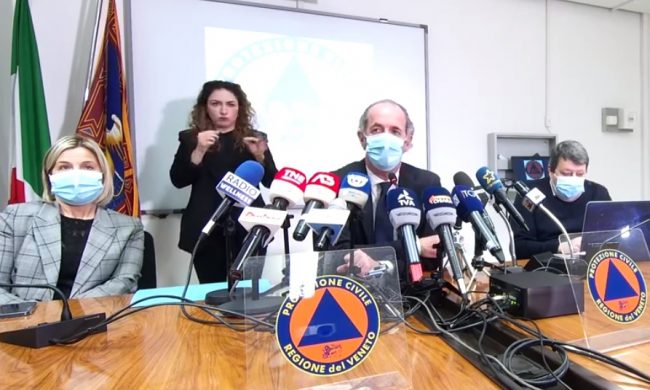 Ipotesi acquisto regionale vaccini, Zaia furioso per le critiche: “Assurdo, solo odio personale”