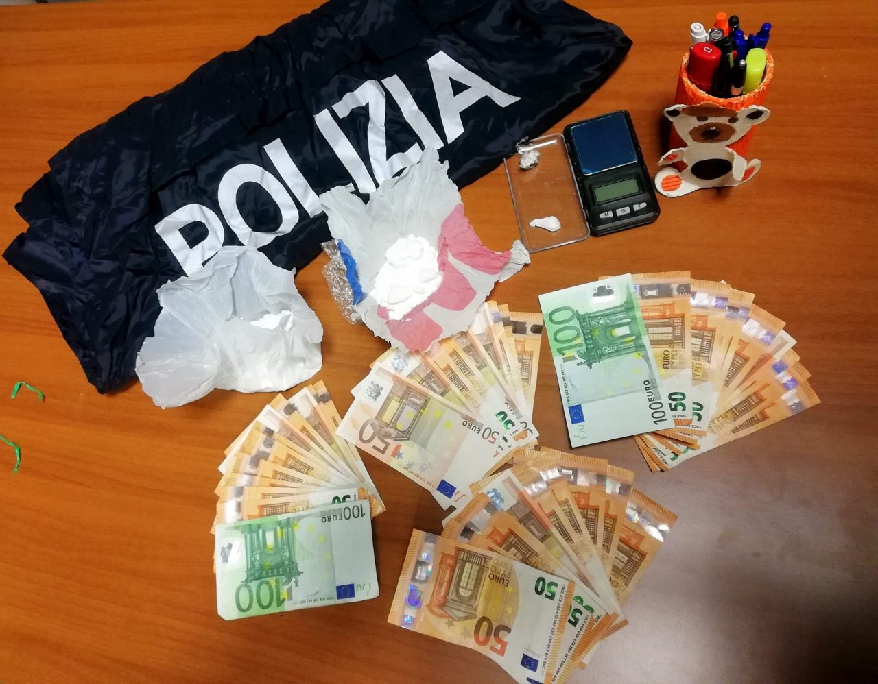 Scoperto un “droga shop” nell’appartamento, nei guai un 29enne