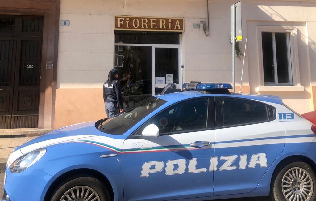 L’insospettabile fioraia a due passi dall’Arena era in realtà una provetta pusher: arrestata