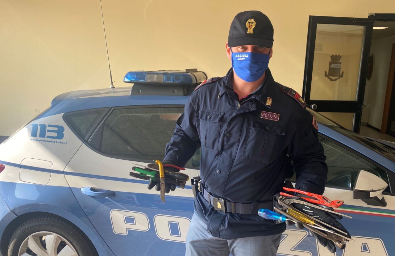 Violano il coprifuoco viaggiando con arnesi atti allo scasso: bloccati nella notte