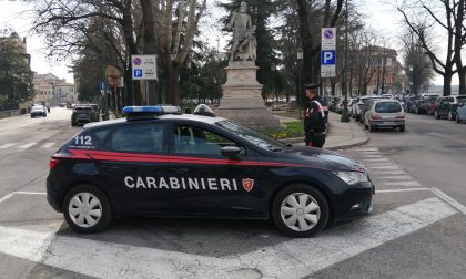 Alla vista dei Carabinieri tenta la fuga: su di lui pendeva un ordine di carcerazione