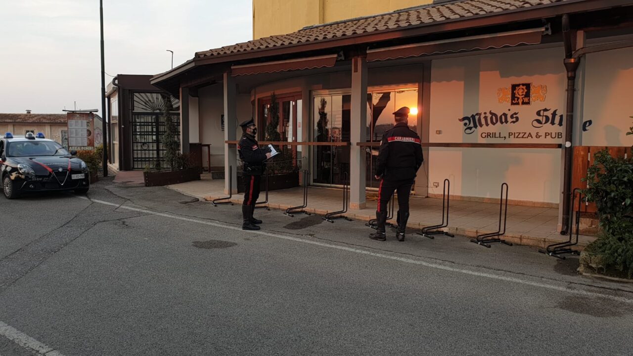 Ristoratore picchiato per rubargli l’incasso: presi due nomadi