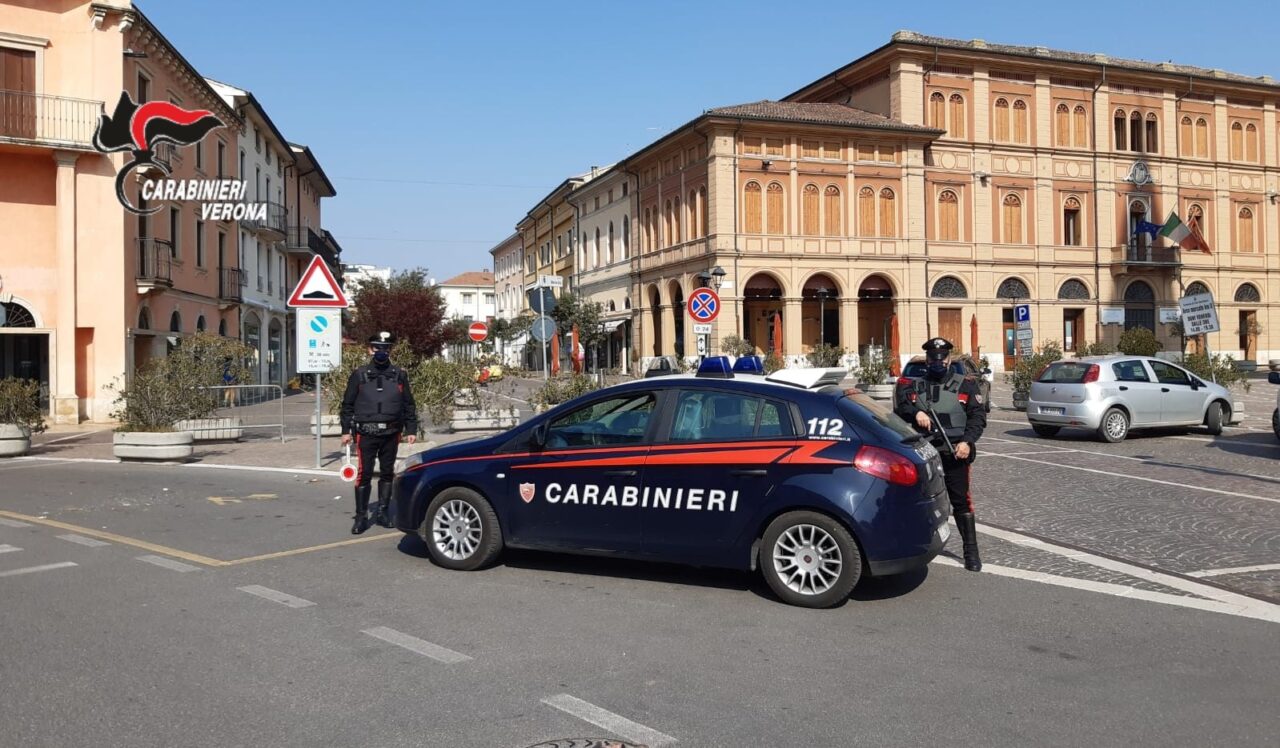 Ubriaco alla guida in pieno coprifuoco si rifiuta di sottoporsi all’alcoltest e aggredisce i Carabinieri