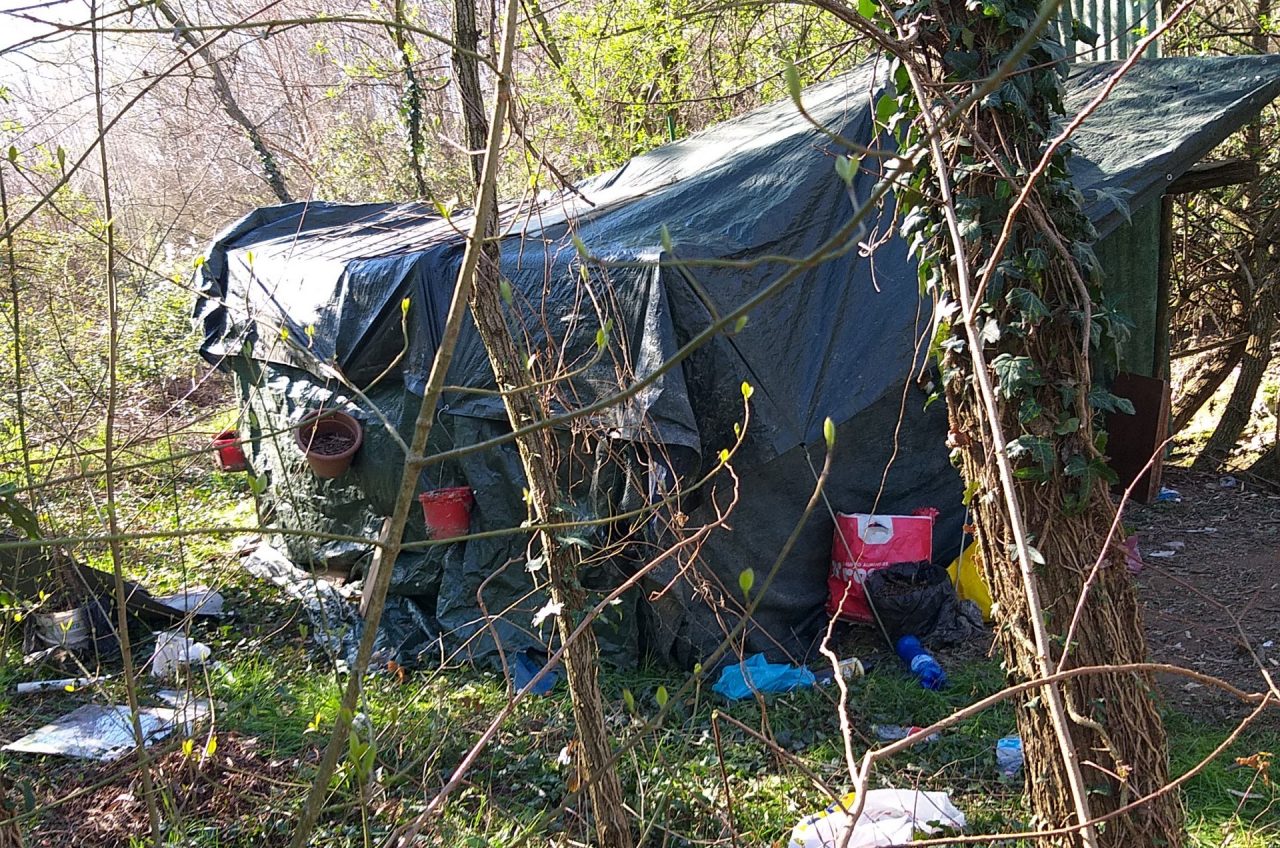 Scoperto e rimosso bivacco abusivo al Giarol Grande