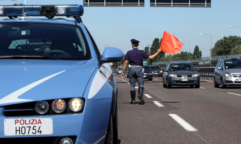 Caccia al pirata della strada che ha investito e ucciso un 45enne sulla A4
