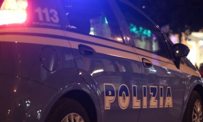 Agenti intervengono per sedare una lite tra padre e figlio ma vengono aggrediti dal 20enne