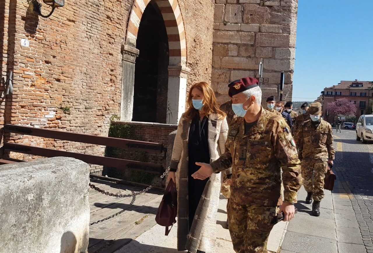Donazzan in visita al Comando delle Forze Operative Terrestri di supporto
