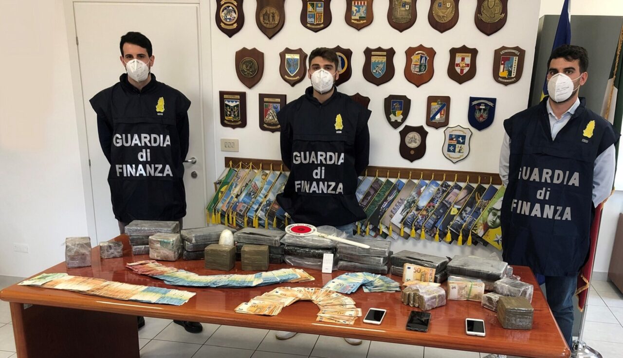 Inseguimento tra Bussolengo e Castelnuovo: il commissario Rex della Finanza trova droga in auto per due milioni di euro