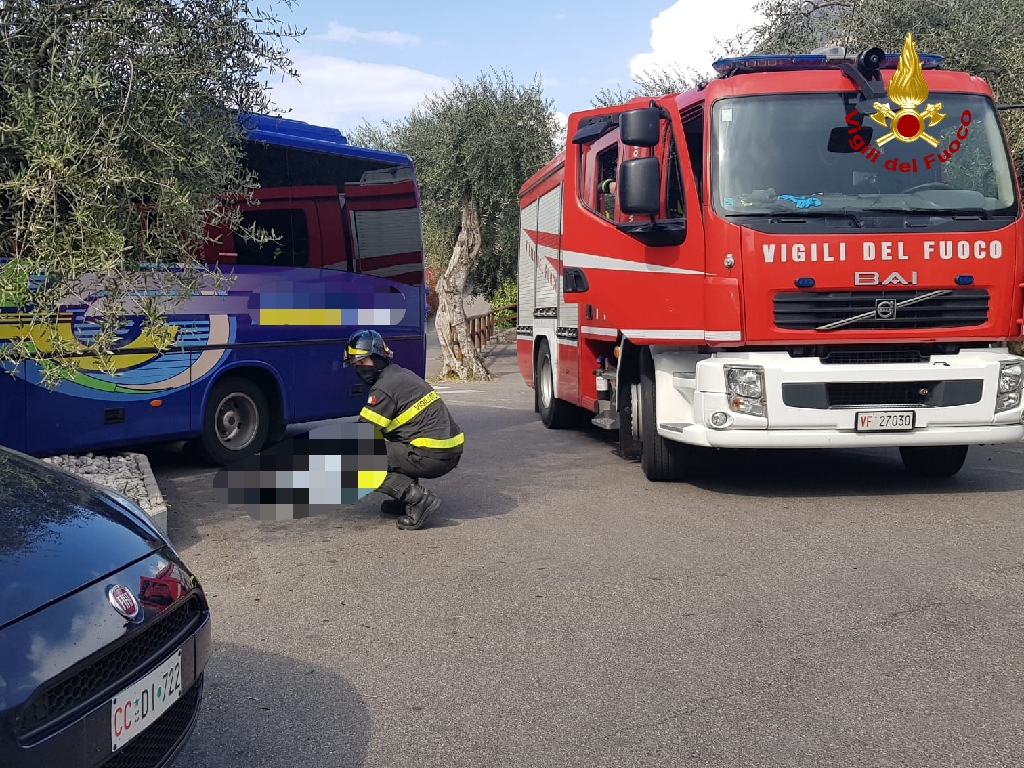 Tragedia a Malcesine: autista muore schiacciato dal proprio autobus