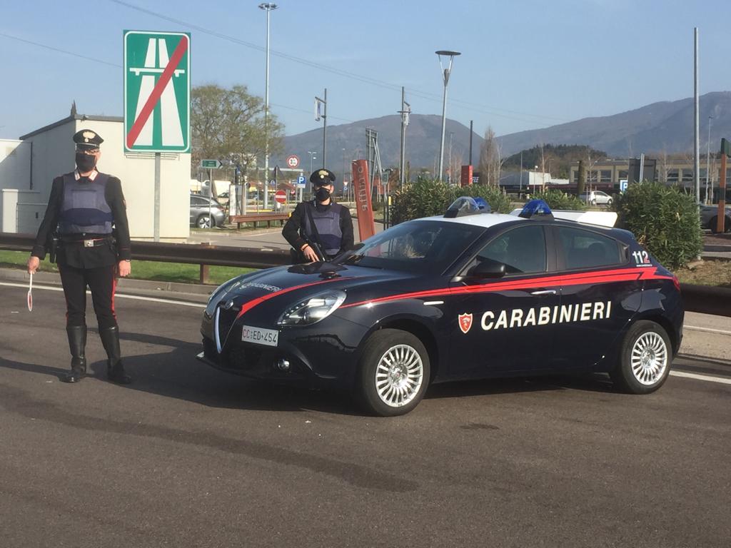 Ricercato internazionale arrestato nel parcheggio vicino al casello autostradale di Affi