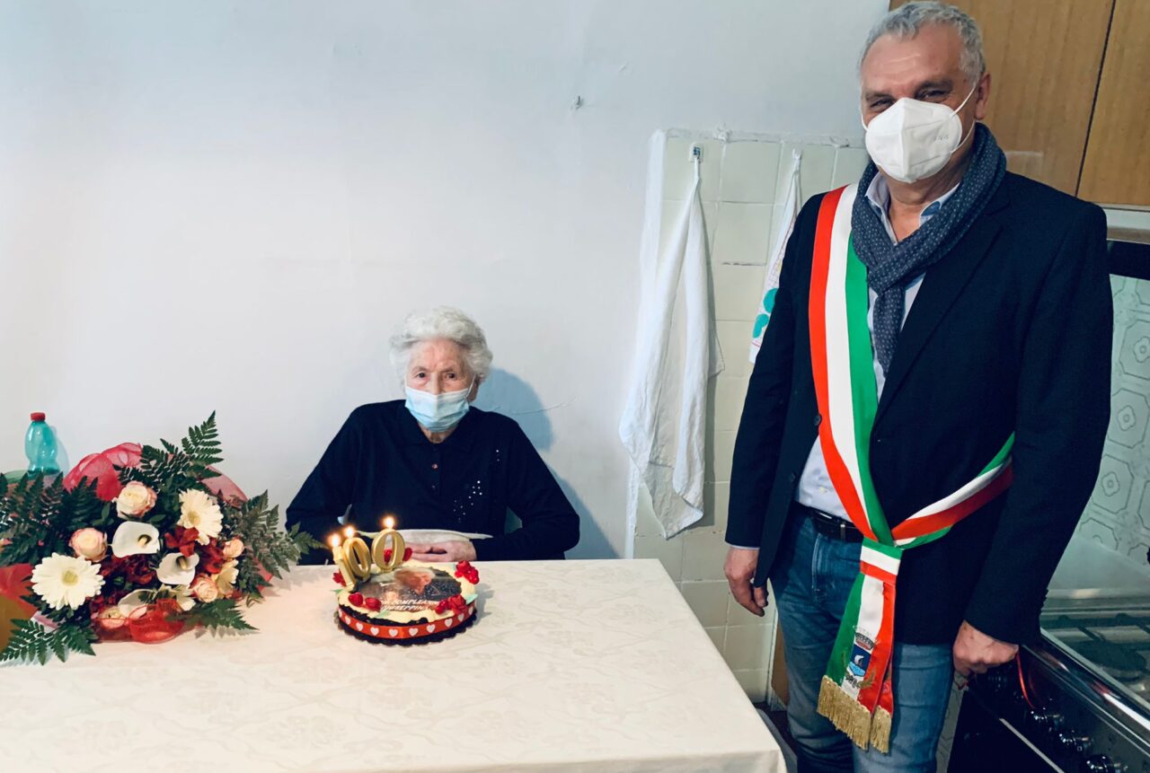 Tanti auguri all’ex tabaccaia di Vangadizza. Giuseppina ne ha fatti 100…con gli auguri di Zaia
