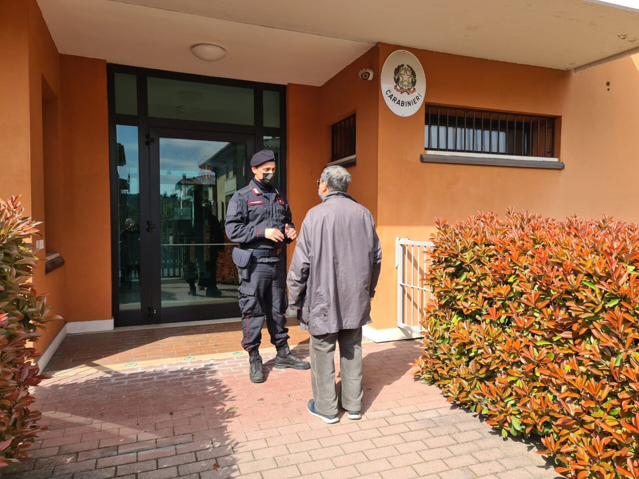 Prenotazione vaccini, i Carabinieri di Verona a supporto di anziani e persone fragili