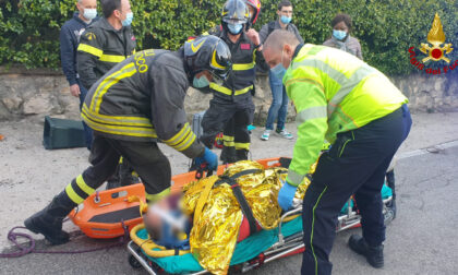 Esce per un’escursione ma sulla strada del ritorno cade per terra, ferito un 70enne