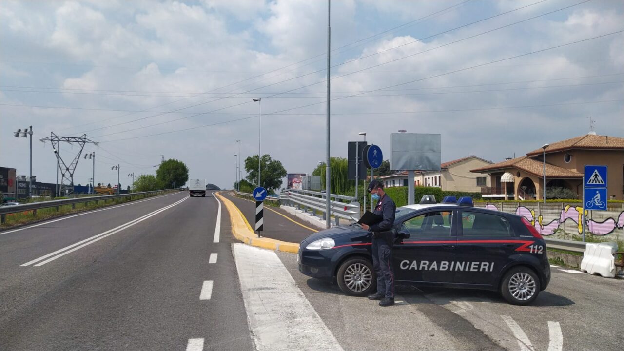 Ragazzo minacciato e derubato a San Giovanni Lupatoto da tre coetanei