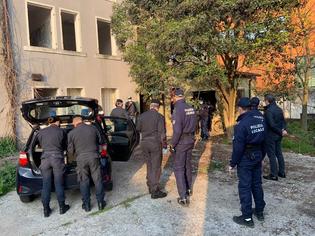 Le foto dello sgombero in Zai: denunciate cinque persone