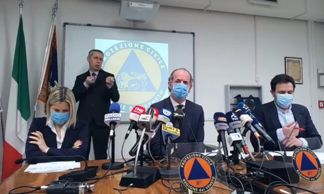 Zaia sui vaccini: “Entro domenica finiamo tutti gli over 80” | +883 positivi Covid| Dati 13 aprile 2021