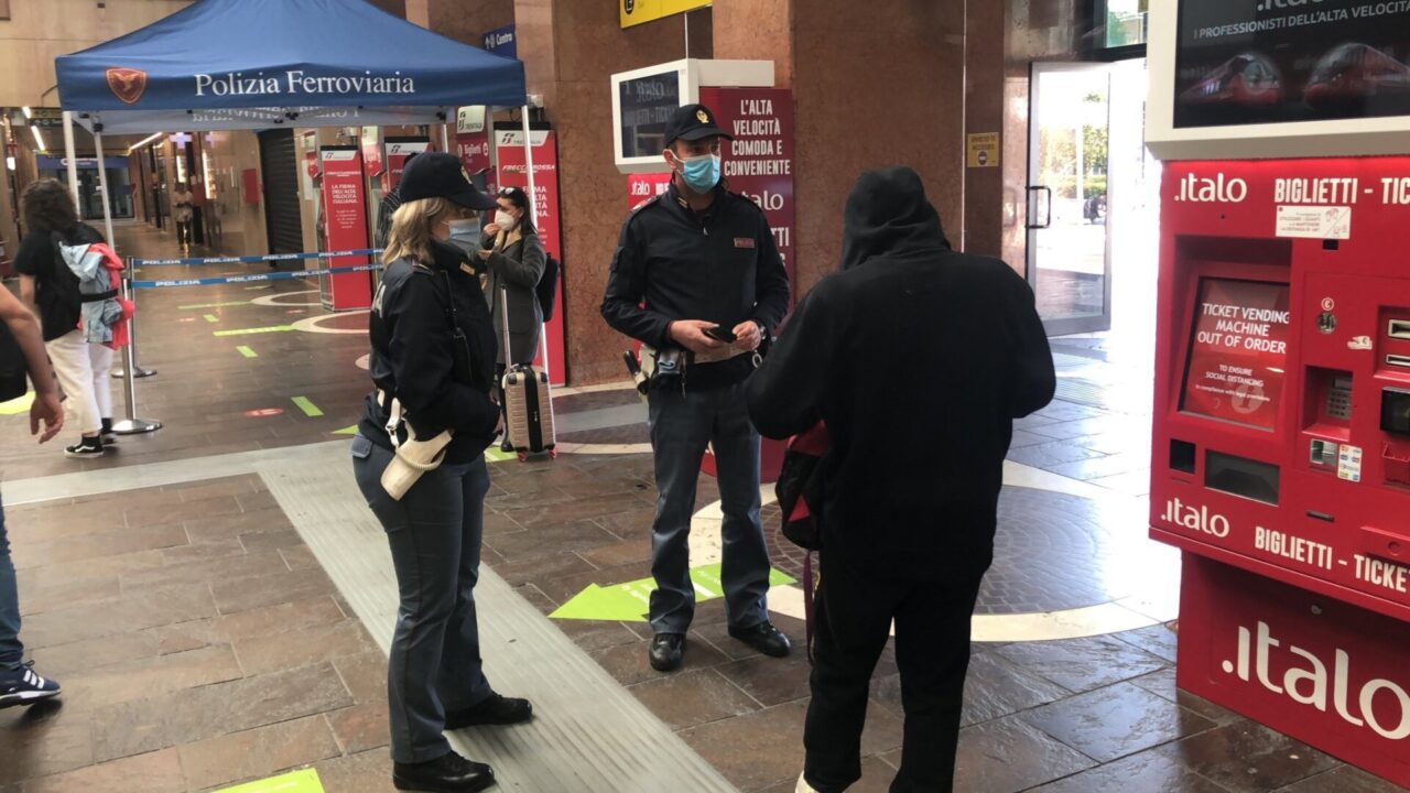 Annoda le lenzuola, si cala dalla finestra ed evade dai domiciliari: fermato in stazione Porta Nuova