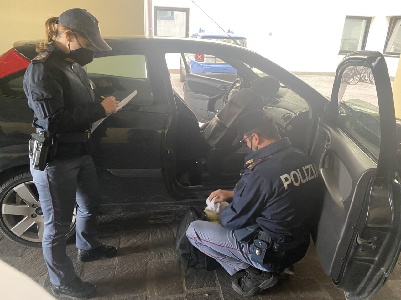 Violano il coprifuoco con la cocaina nascosta nell’auto: in manette due pregiudicati