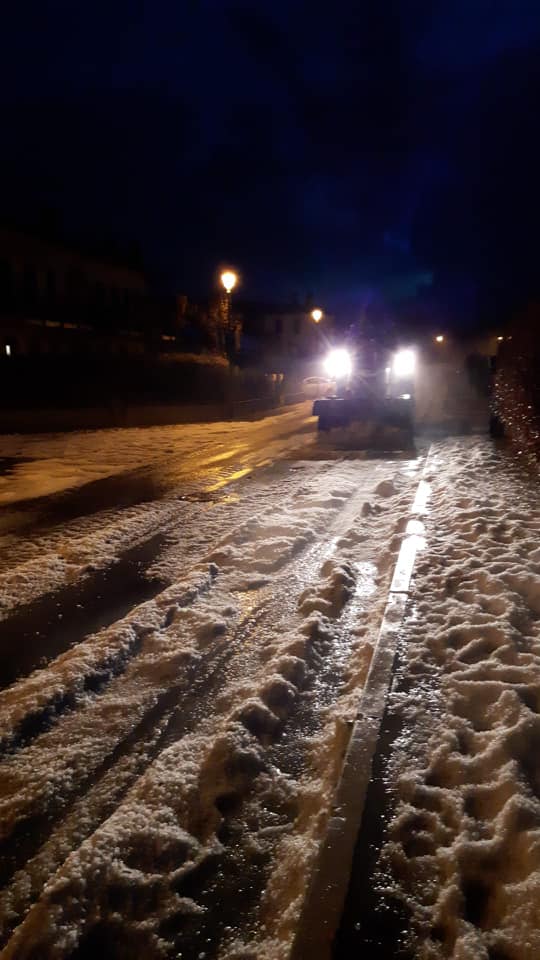 Grandinata a Sommacampagna, edifici allagati e colture devastate. Zaia: “Stato di crisi”