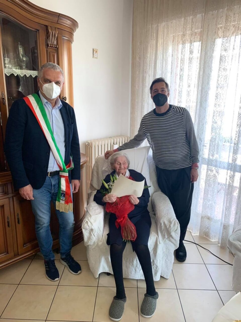 Gli auguri del sindaco di Legnago a nonna Gina per i suoi 100 anni