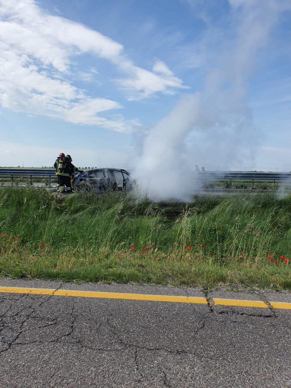Veicolo in fiamme tra Oppeano e Vallese: Transpolesana 434 in tilt