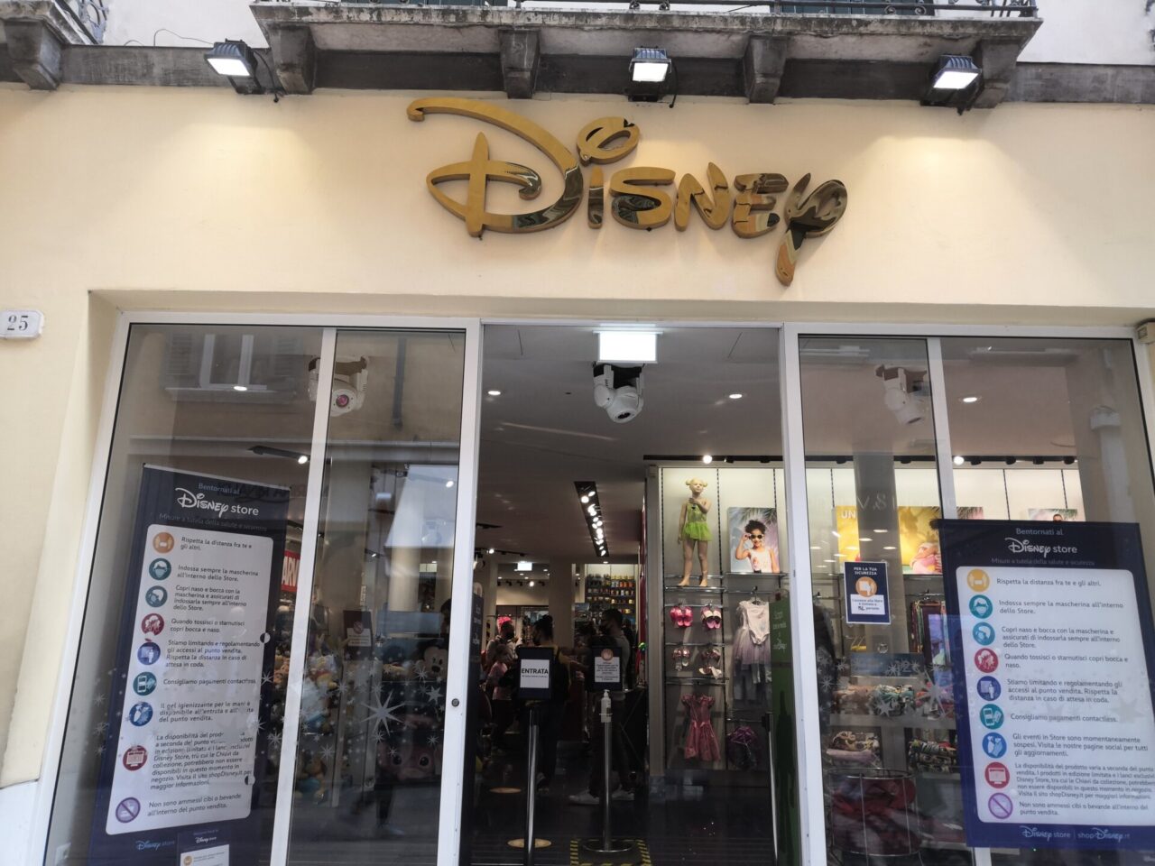 Disney Store chiude i negozi in Italia tra cui quello di Verona: indetto lo stato di agitazione