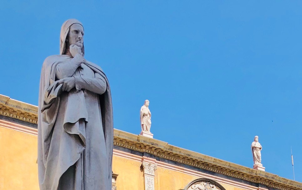 Dante 2021: completato il restauro del monumento in Piazza dei Signori