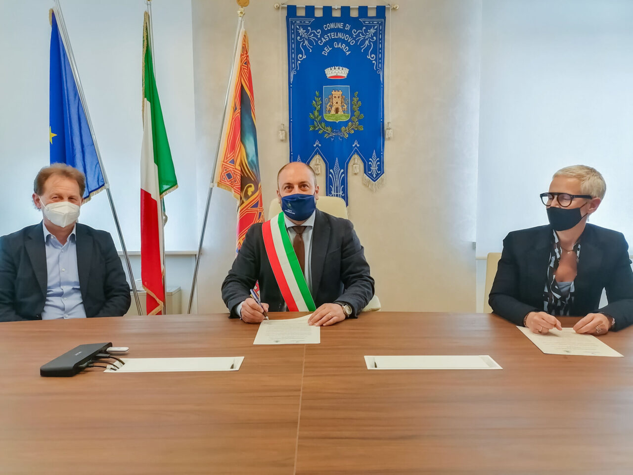 Protocollo d’intesa tra Castelnuovo e Collegio Geometri per la scansione degli atti cartacei