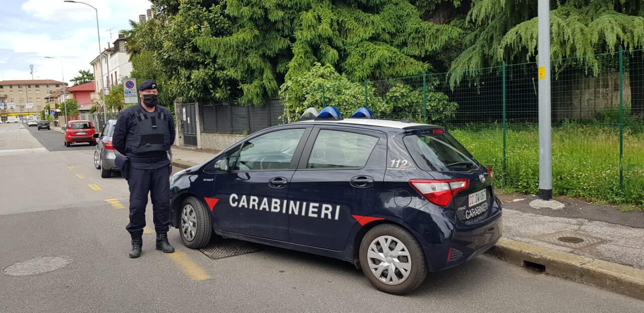 Fermato per un controllo i Carabinieri scoprono che è destinatario di un ordine di cattura