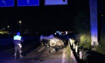 Perde il controllo dell'auto e si ribalta in Tangenziale: ferito un 33enne