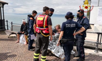 Attimi di paura a Lazise: 3 adulti e un bambino finiscono nel Lago di Garda durante la navigazione