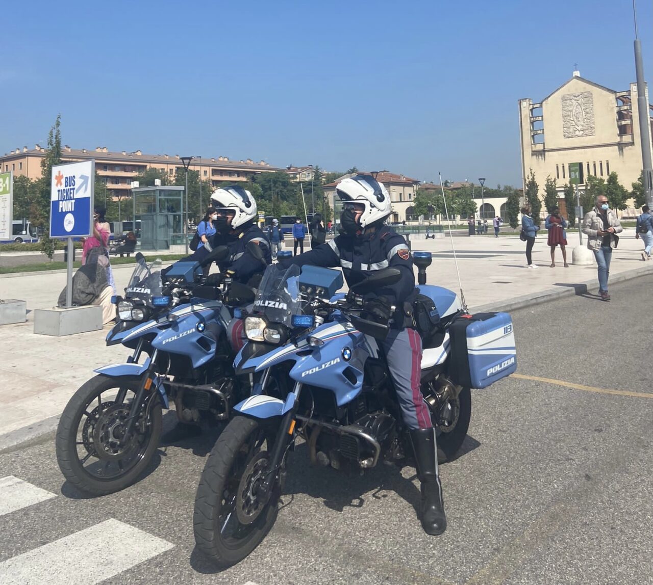 Gli vende bicarbonato spacciandolo per cocaina, lui si arrabbia e lo accoltella