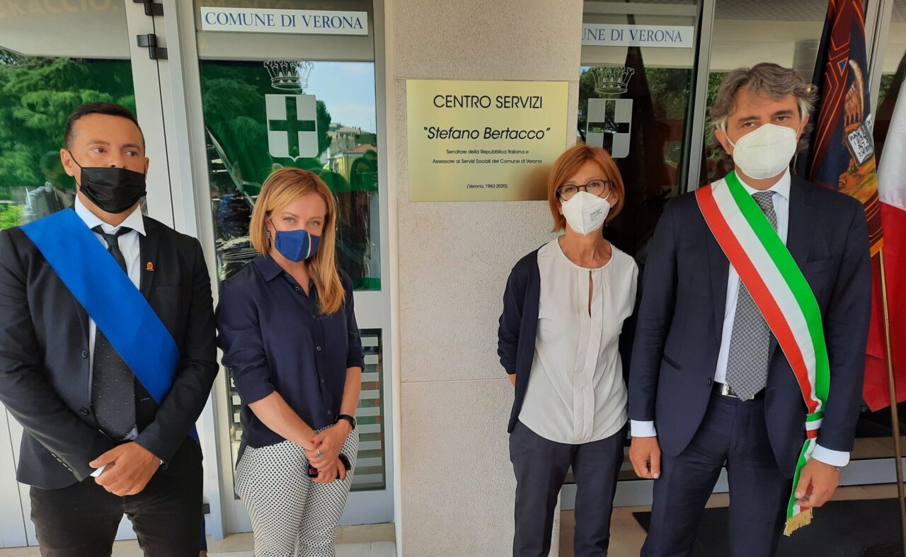 Casa Serena ora porta il nome di Stefano Bertacco, Sboarina: “La sensibilità era la sua forza”